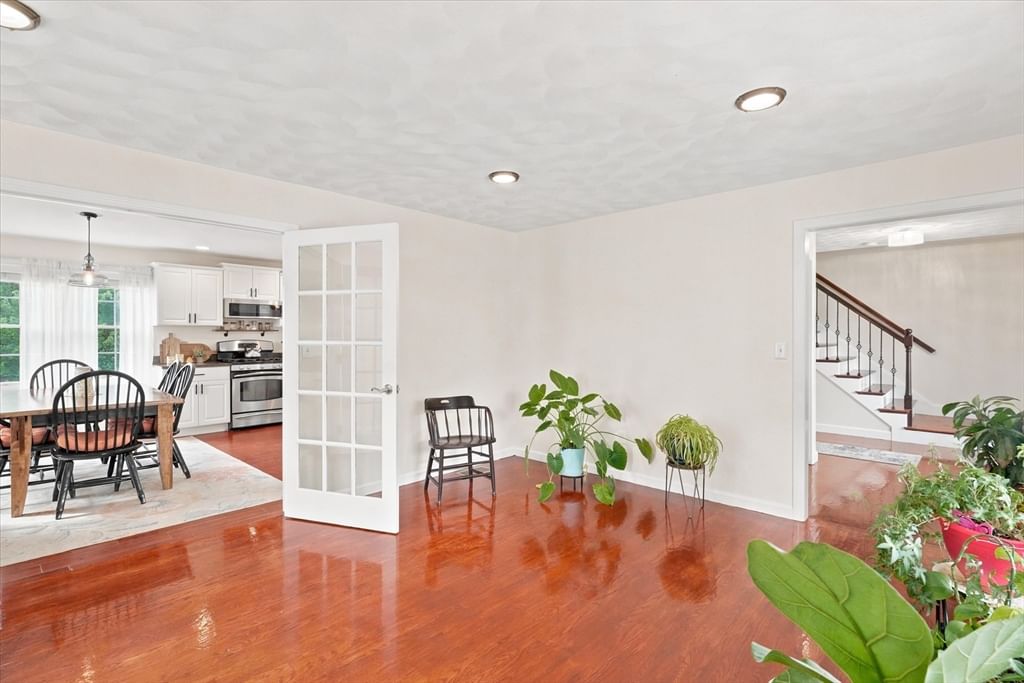 33 Fairway Dr Woburn — Photo 16 of 40