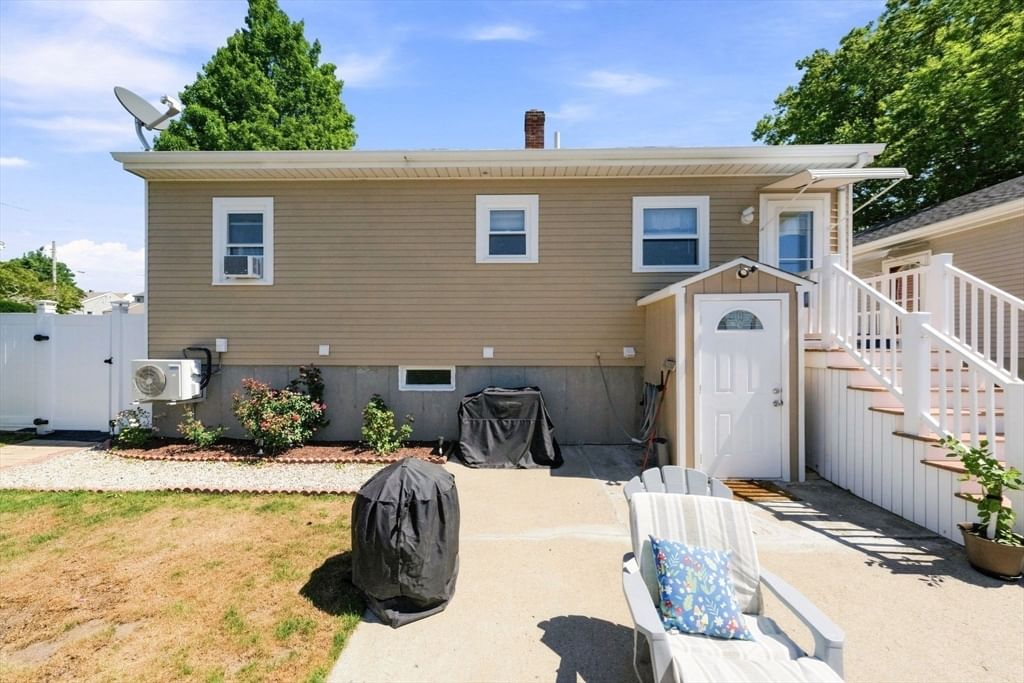 139 Seabury St New Bedford — Photo 22 of 24