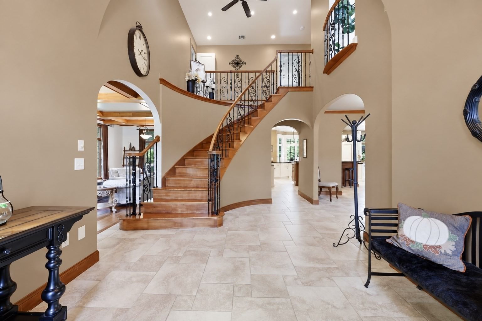 47 Deer Hill Cir Ludlow — Photo 3 of 42