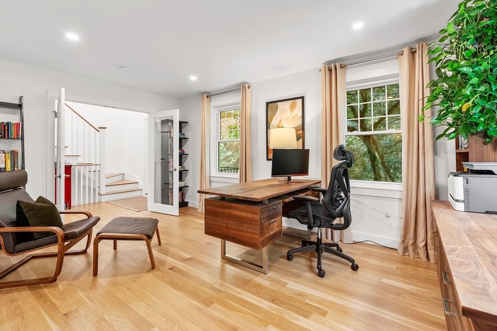 334 Farm Road Marlborough — Photo 4 of 42
