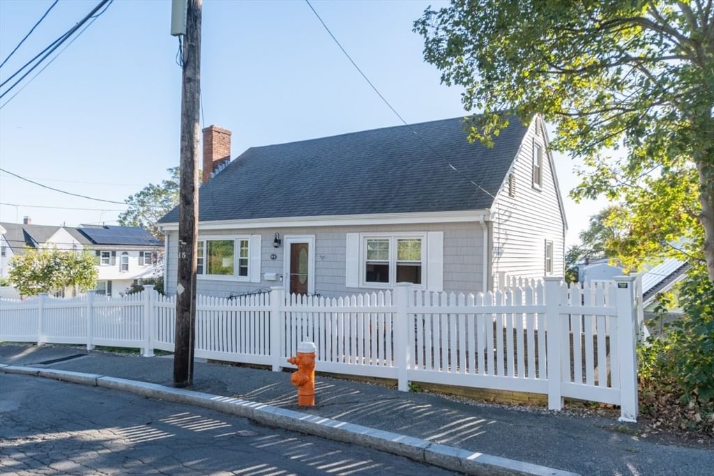 8 Siren St Winthrop — Photo 3 of 38