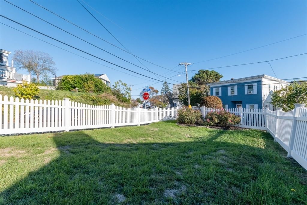 8 Siren St Winthrop — Photo 7 of 38