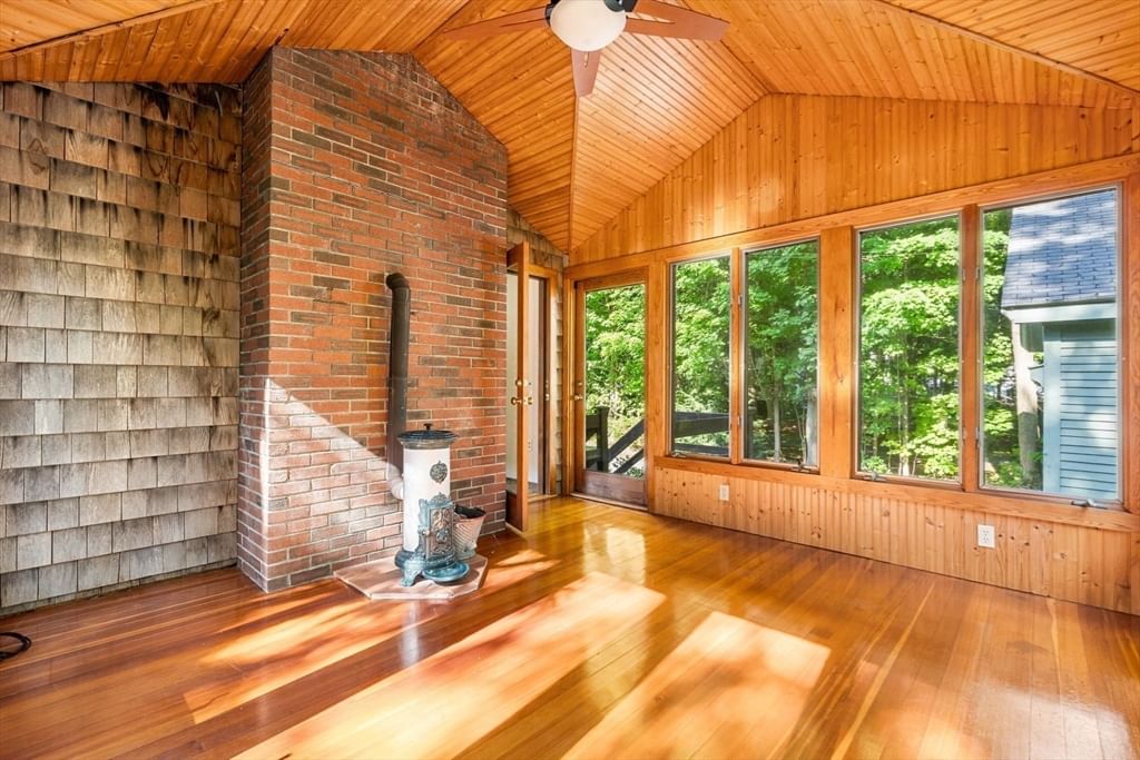42 Walnut Rd Hamilton — Photo 9 of 36