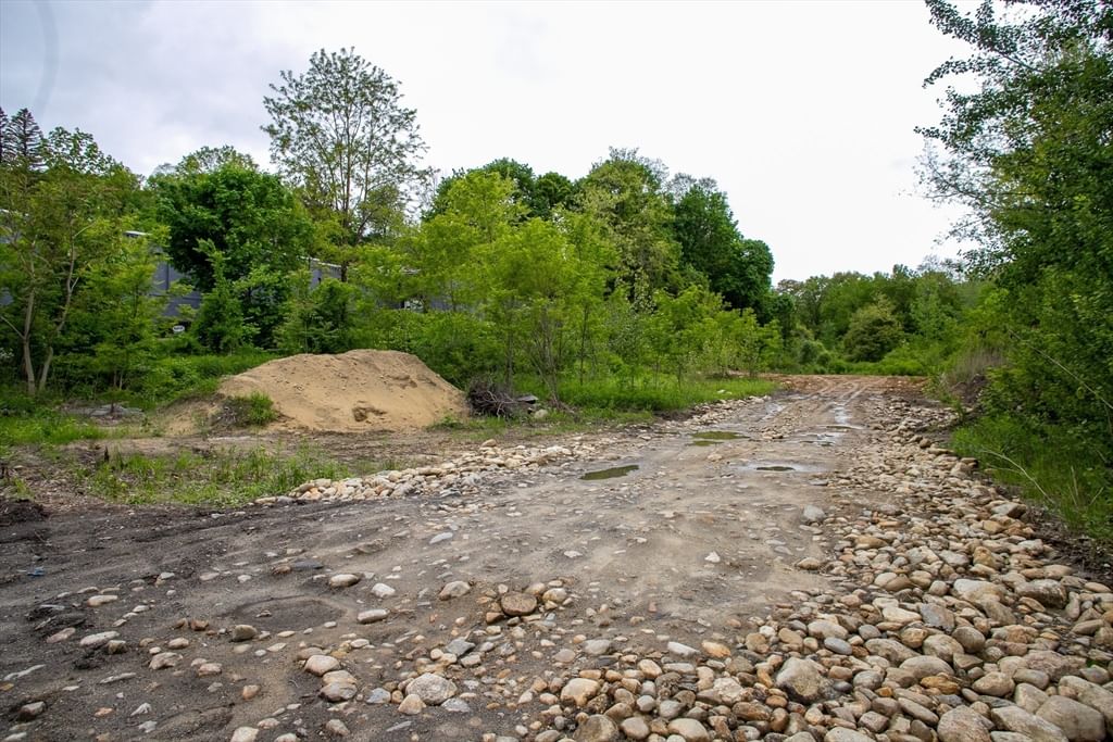 17 Simonds Rd Fitchburg — Photo 3 of 5