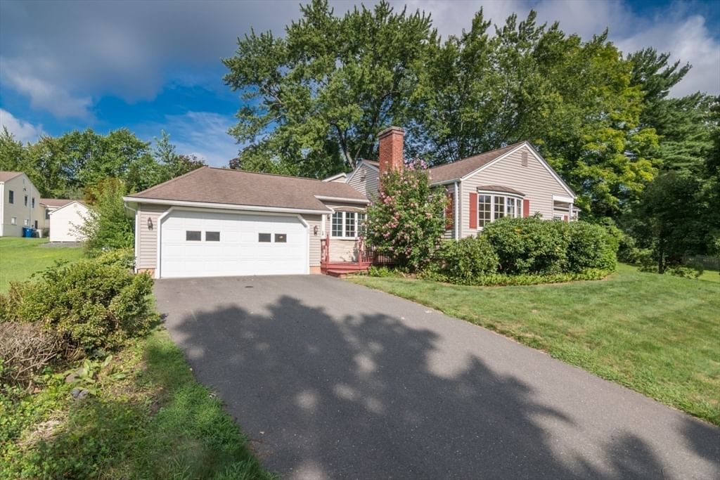 98 Circle Dr West Springfield — Photo 2 of 42