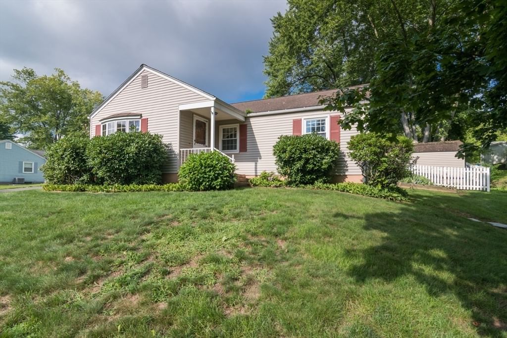 98 Circle Dr West Springfield — Photo 3 of 42