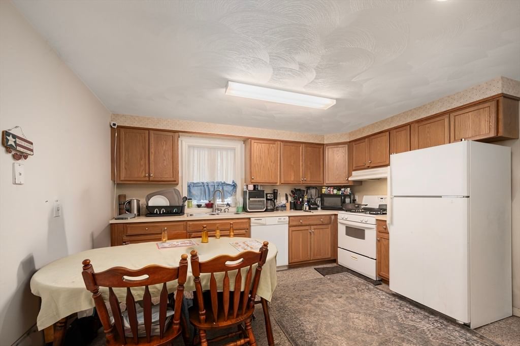 127 Maple Street Attleboro — Photo 14 of 24
