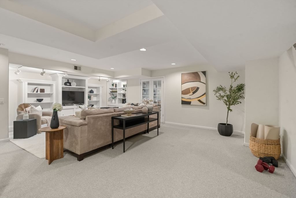 279 Nahanton St #279 Newton — Photo 31 of 41