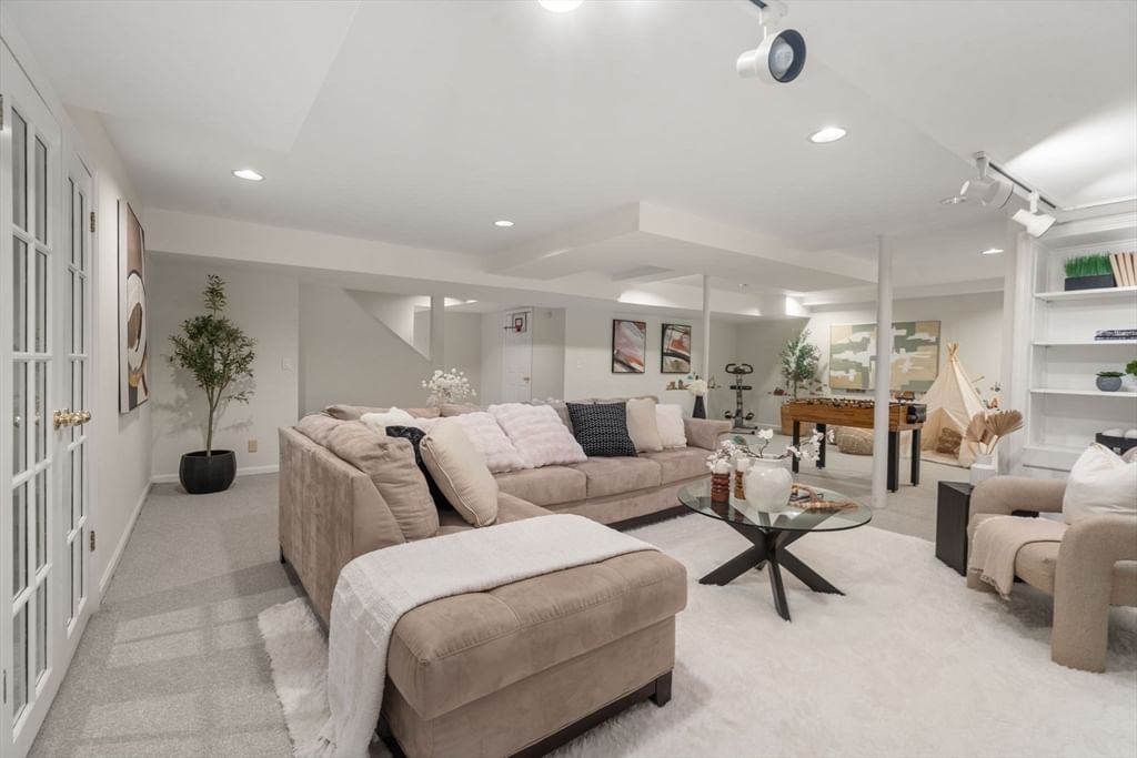 279 Nahanton St #279 Newton — Photo 33 of 41