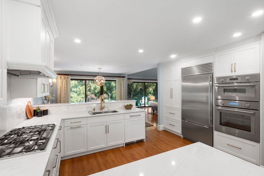 279 Nahanton St #279 Newton — Photo 4 of 41
