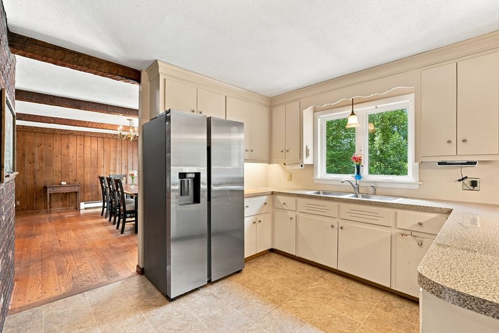261 Bay Road Hadley — Photo 13 of 38