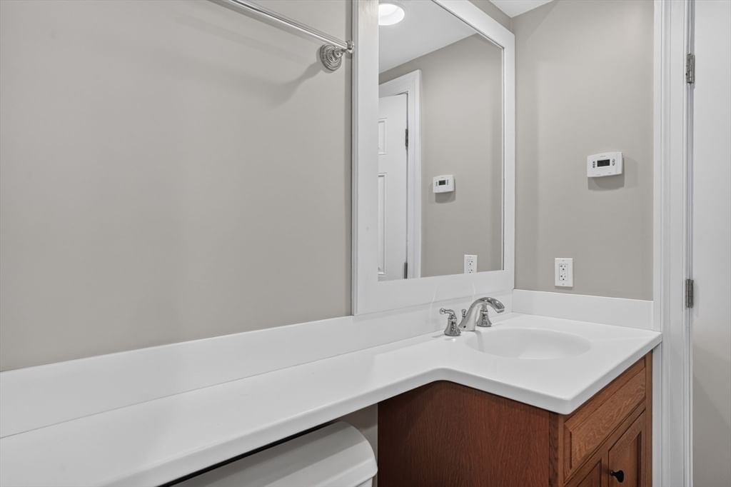 32 Lantern Ln, Burlington, MA 01803 photo 4