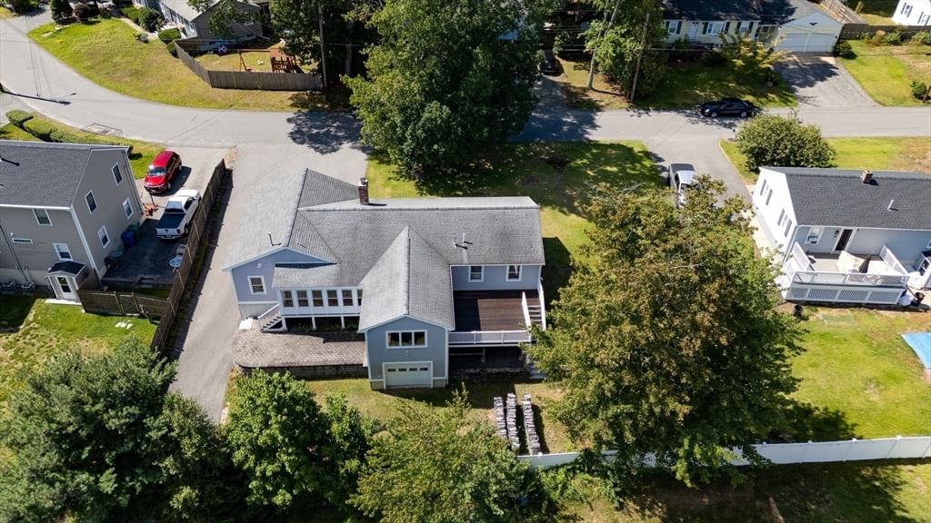 32 Lantern Ln Burlington — Photo 4 of 33
