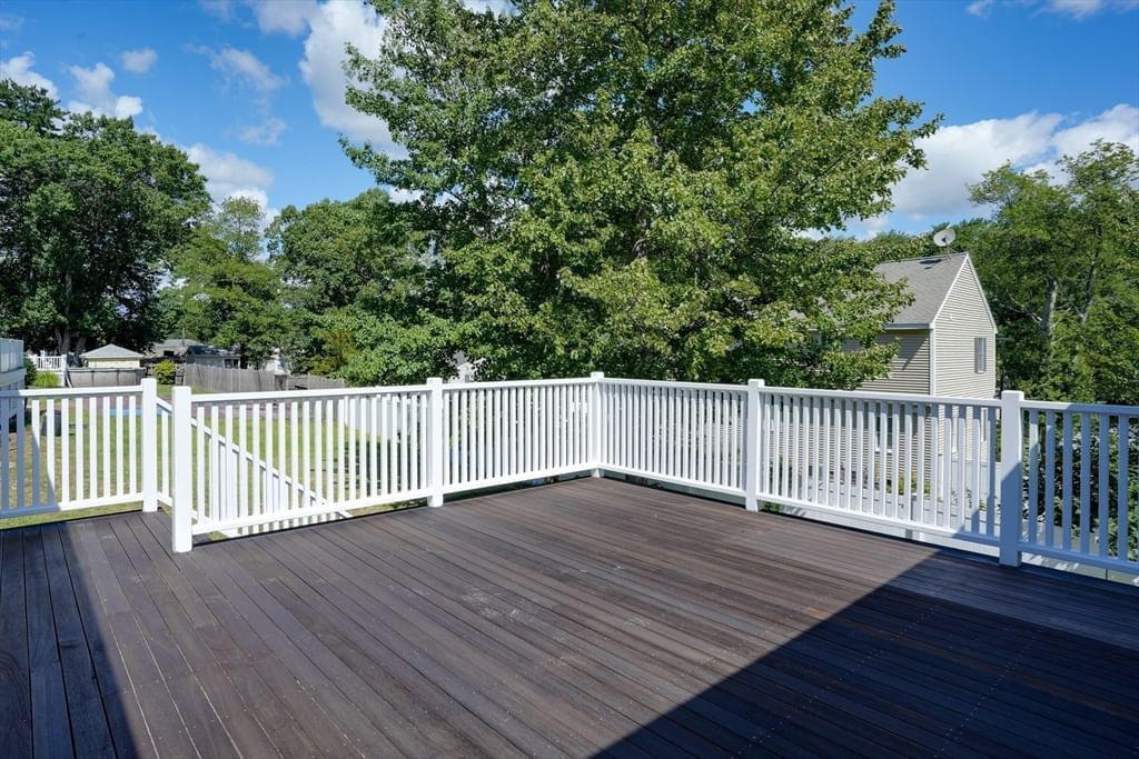 32 Lantern Ln Burlington — Photo 5 of 33