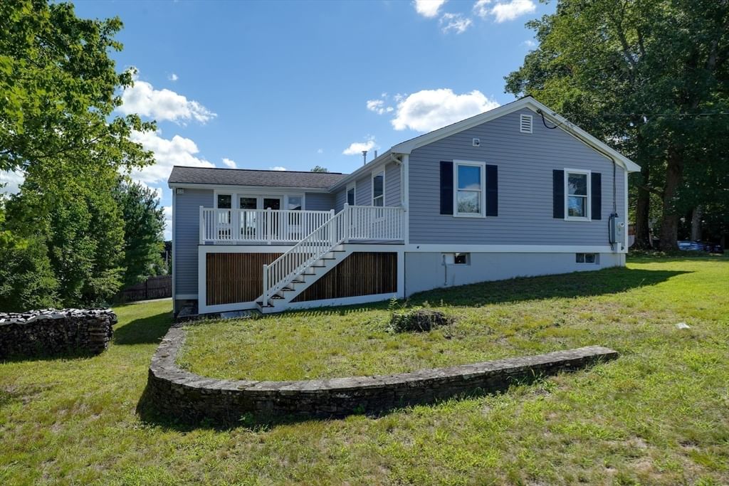 32 Lantern Ln Burlington — Photo 6 of 33