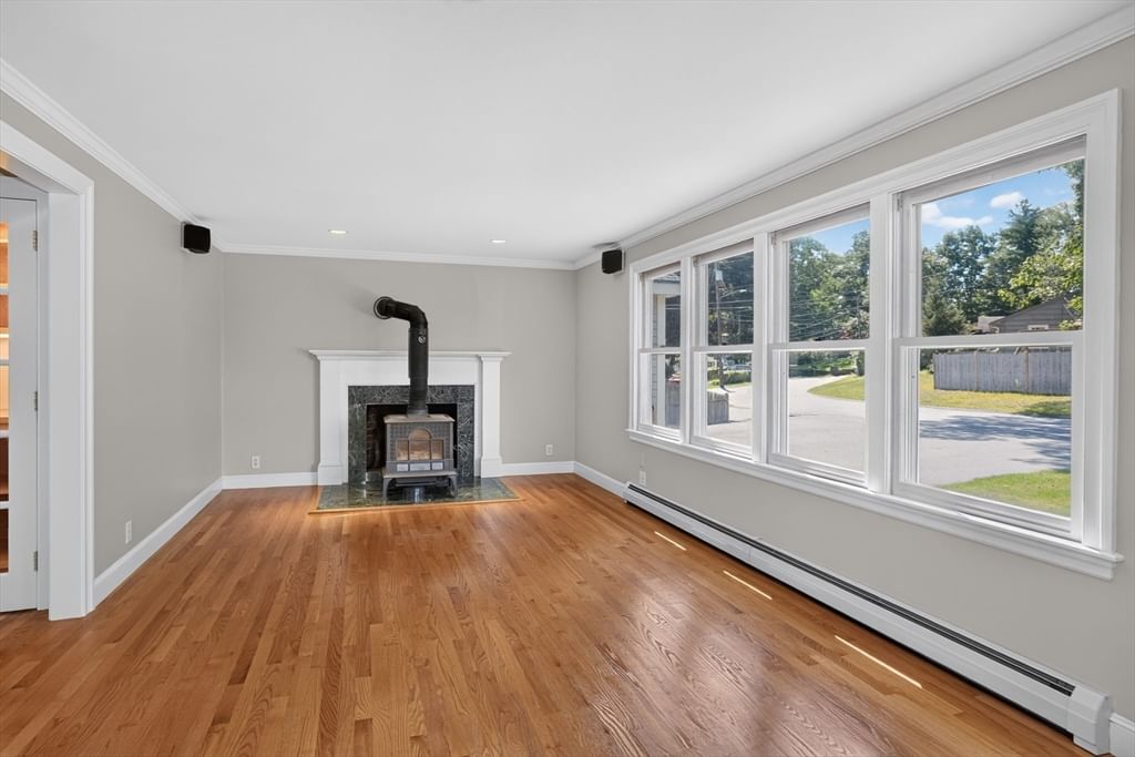 32 Lantern Ln Burlington — Photo 7 of 33