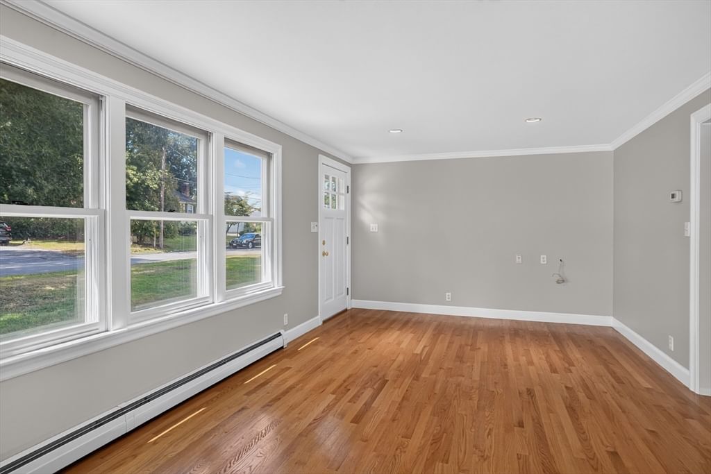 32 Lantern Ln Burlington — Photo 8 of 33