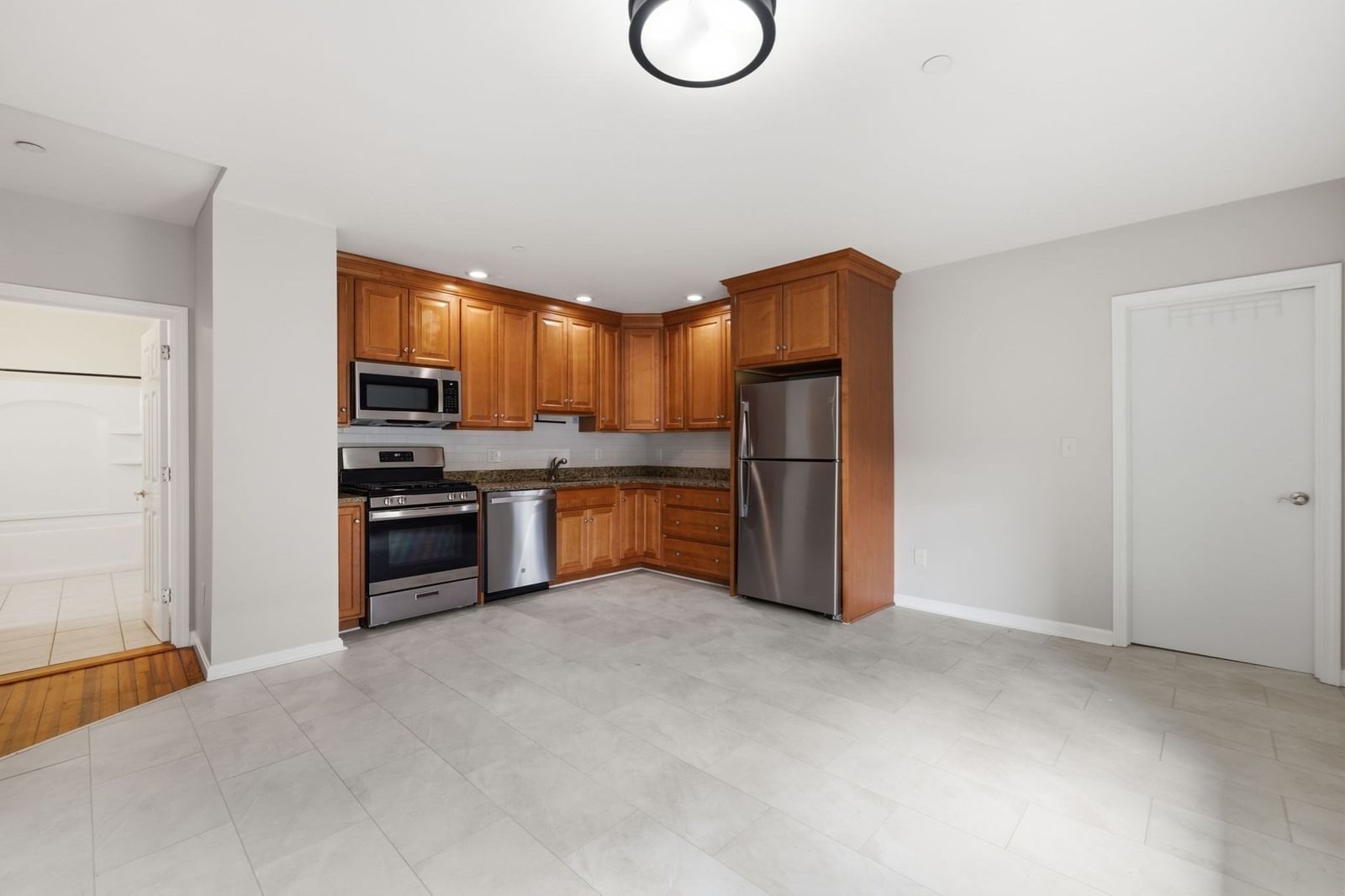 941 Lakeview Ave Lowell — Photo 10 of 39