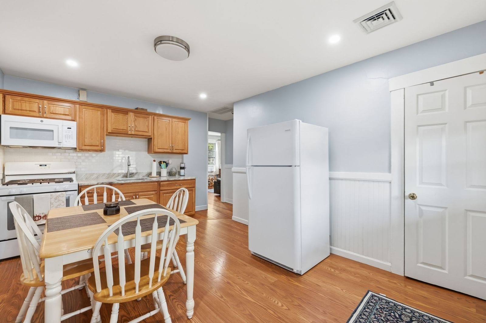 941 Lakeview Ave Lowell — Photo 17 of 39