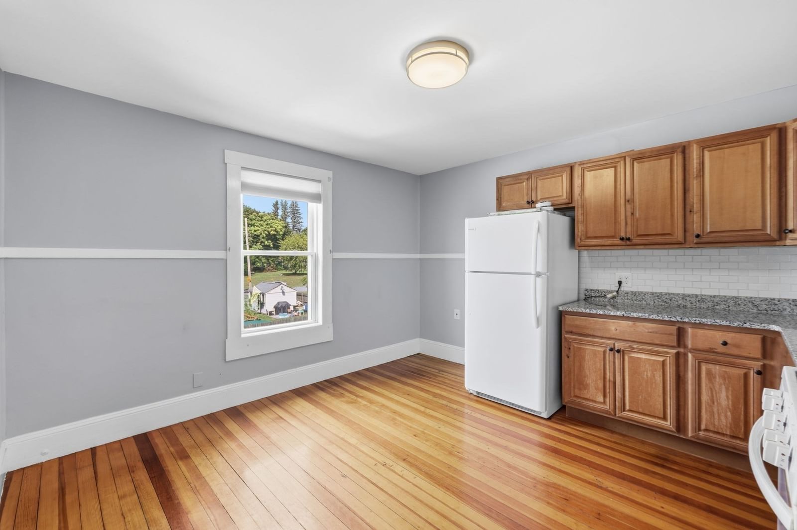 941 Lakeview Ave Lowell — Photo 23 of 39