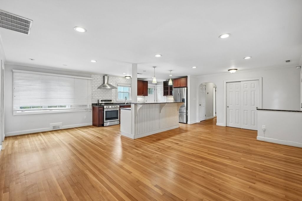 45 Adanac Rd Milton — Photo 7 of 25