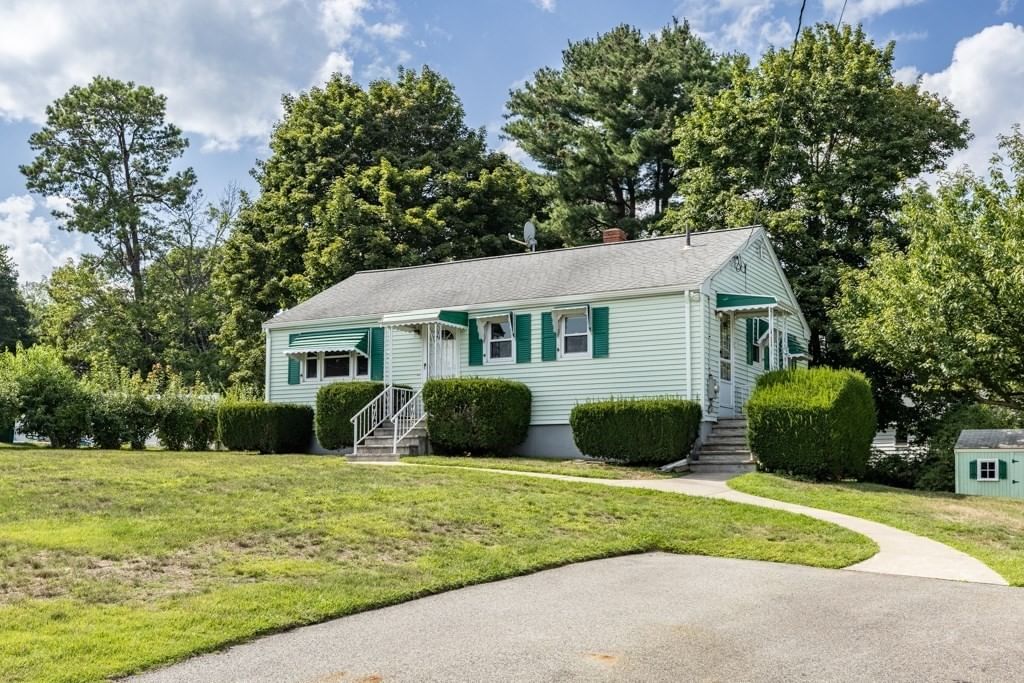 Property at 31 Anna Rd, Woburn, MA 01801