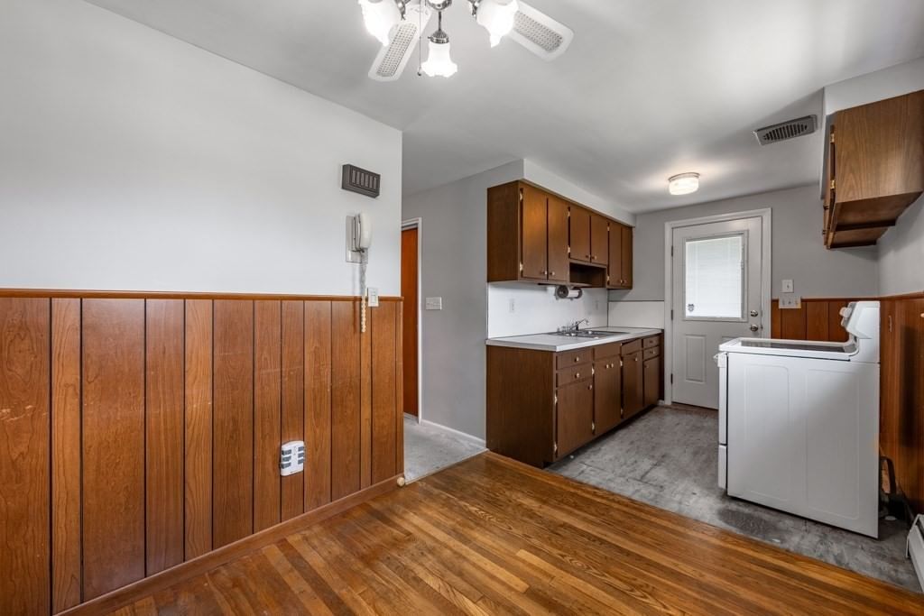 31 Anna Rd Woburn — Photo 12 of 36