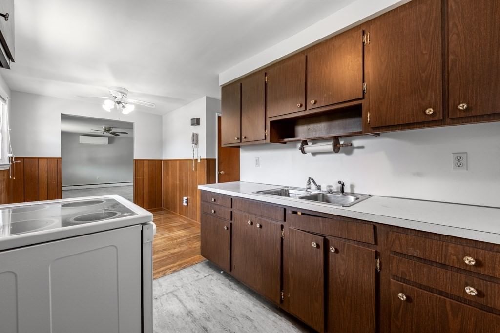 31 Anna Rd Woburn — Photo 13 of 36