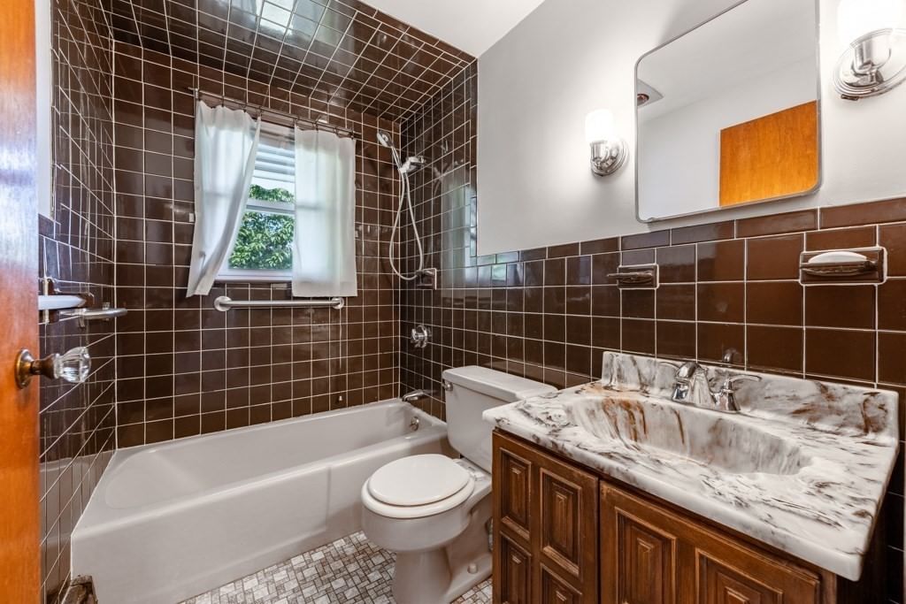 31 Anna Rd Woburn — Photo 17 of 36