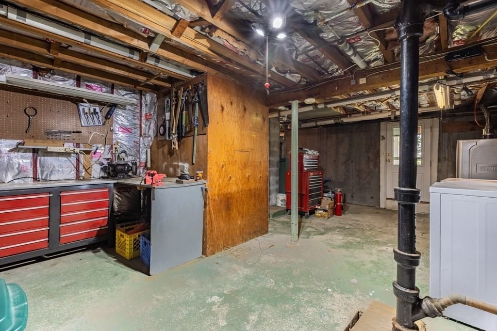 31 Anna Rd Woburn — Photo 19 of 36