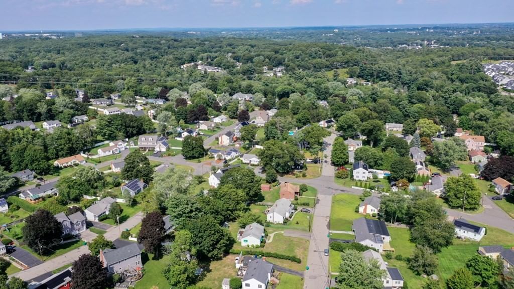 31 Anna Rd Woburn — Photo 29 of 36