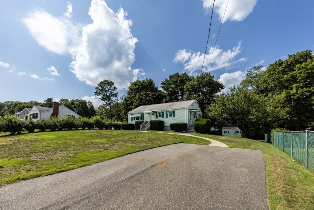 31 Anna Rd Woburn — Photo 4 of 36