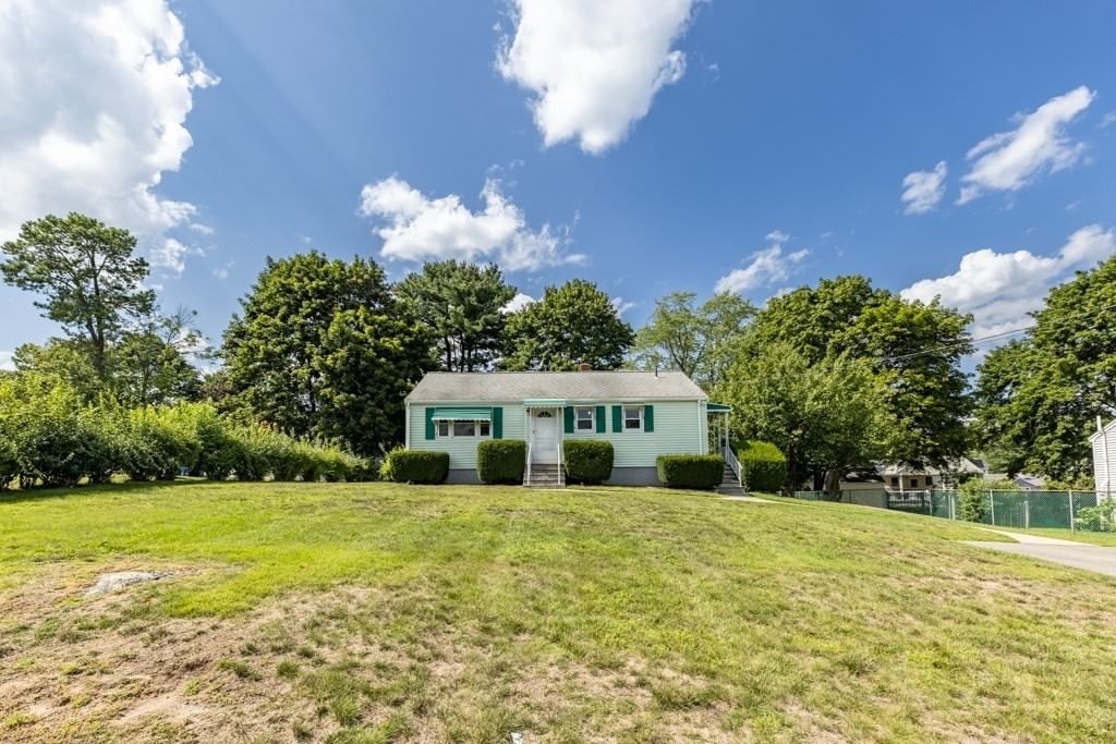 31 Anna Rd Woburn — Photo 5 of 36