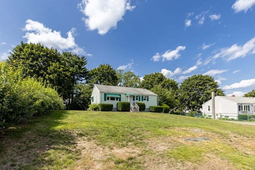 31 Anna Rd Woburn — Photo 6 of 36