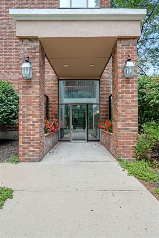 12 Ledgewood Way #16 Peabody — Photo 2 of 31