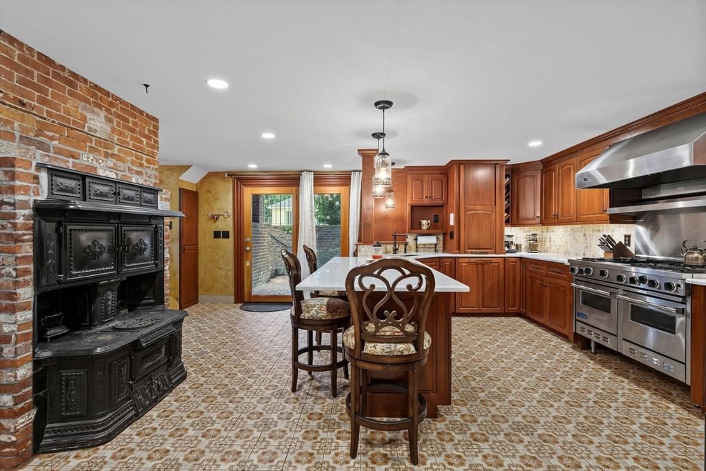351 Plymouth Street Middleboro — Photo 13 of 42