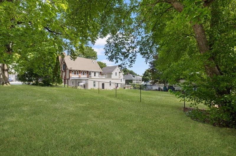 576 Fairmount St