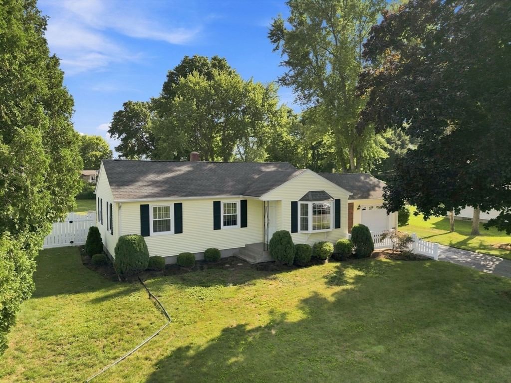 Property at 13 Craigwood Ter, Wilbraham, MA 01095
