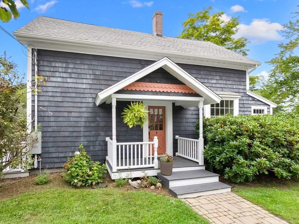 Property at 52 Bridge St, Hamilton, MA 01982