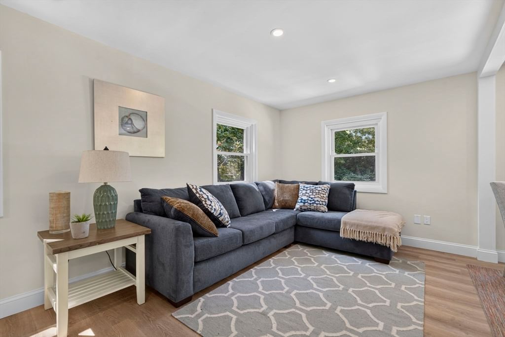46 Lake Shore Dr Falmouth — Photo 8 of 27