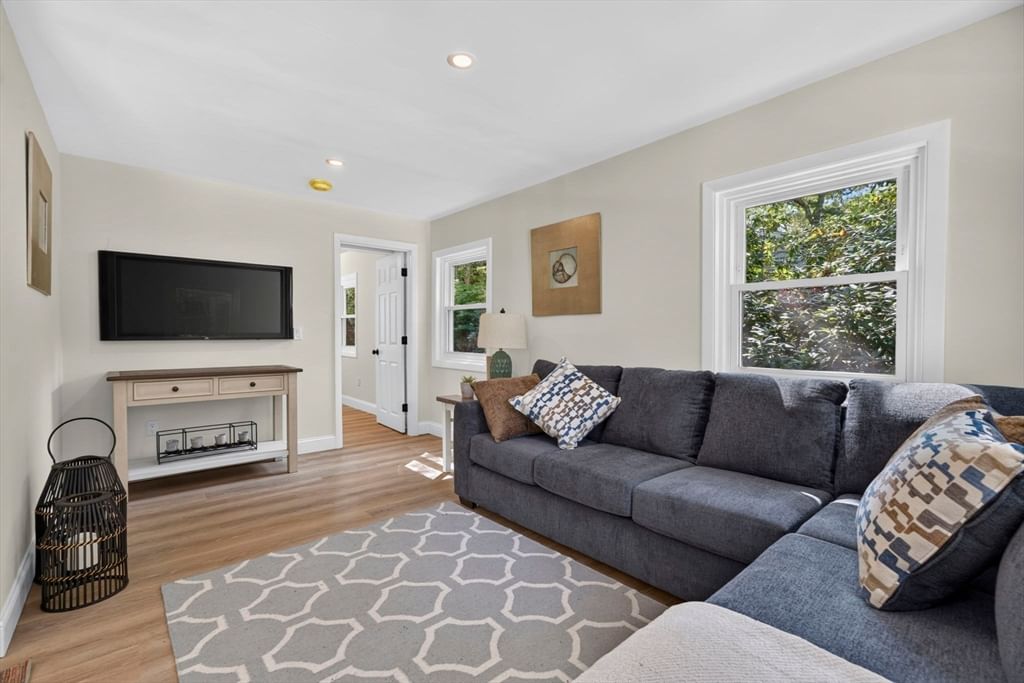 46 Lake Shore Dr Falmouth — Photo 9 of 27