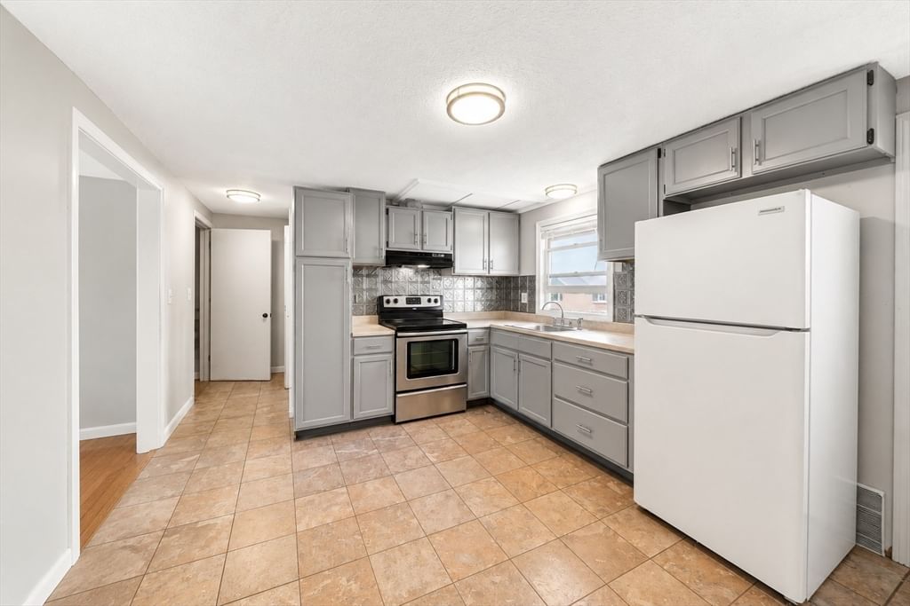 87 Beacon Ave #2 Lawrence — Photo 7 of 20