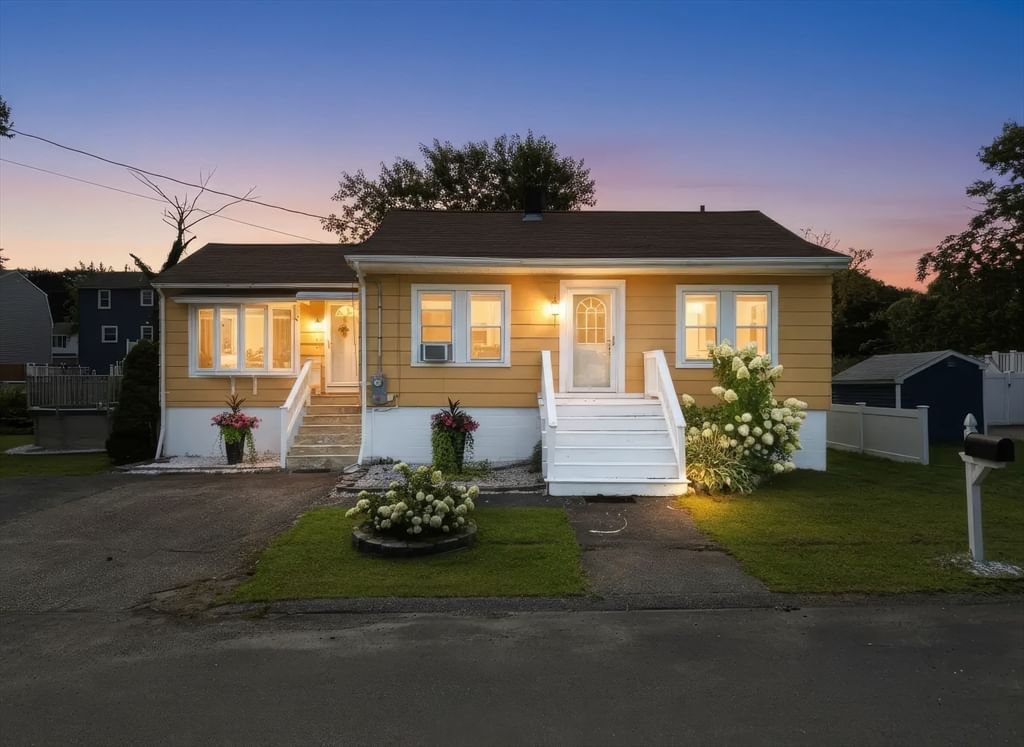 120 Leroy Ave Lawrence — Photo 3 of 29
