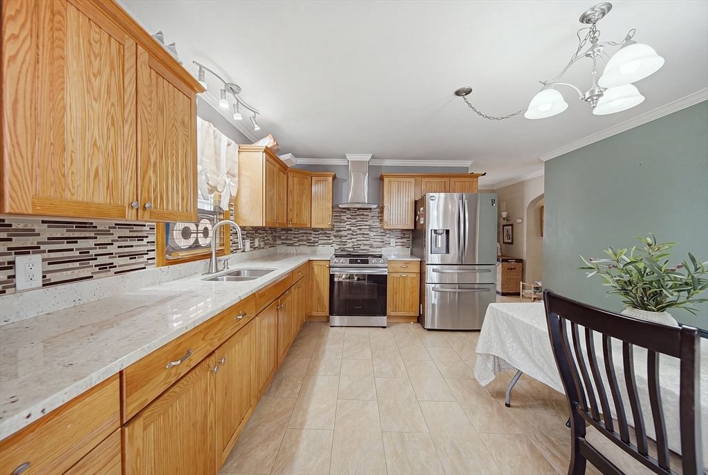 120 Leroy Ave Lawrence — Photo 8 of 29