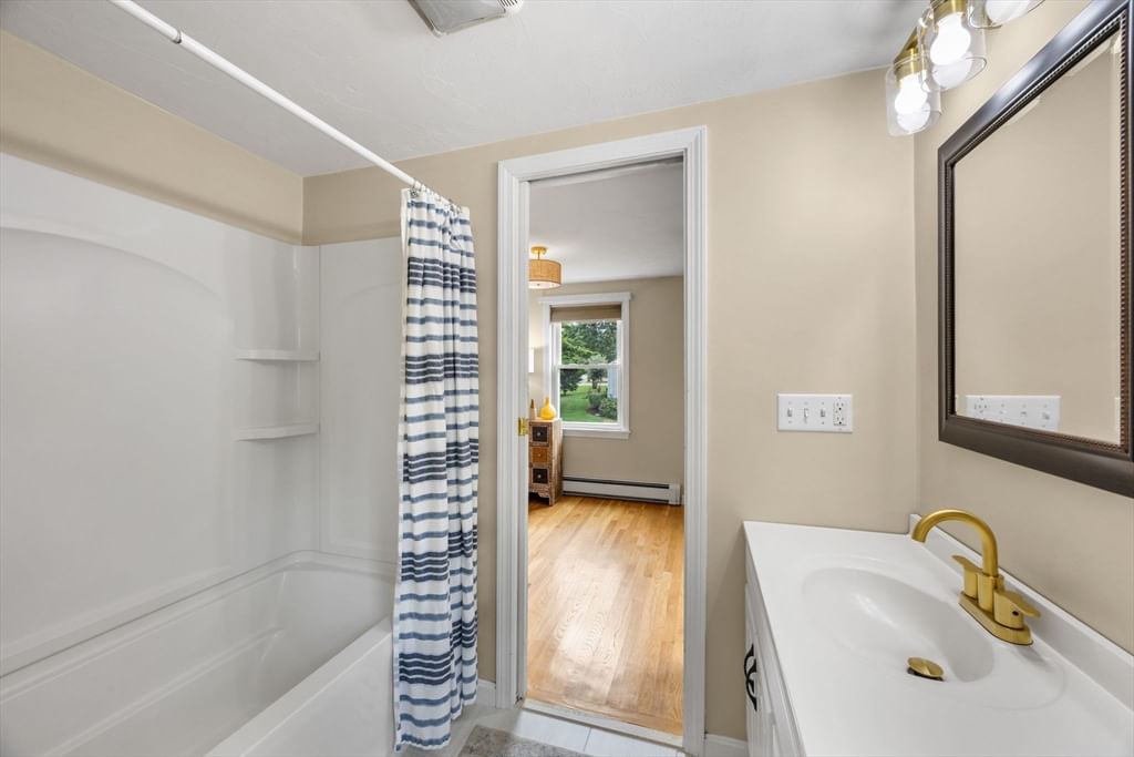 33 Lakefield Rd Yarmouth — Photo 16 of 33