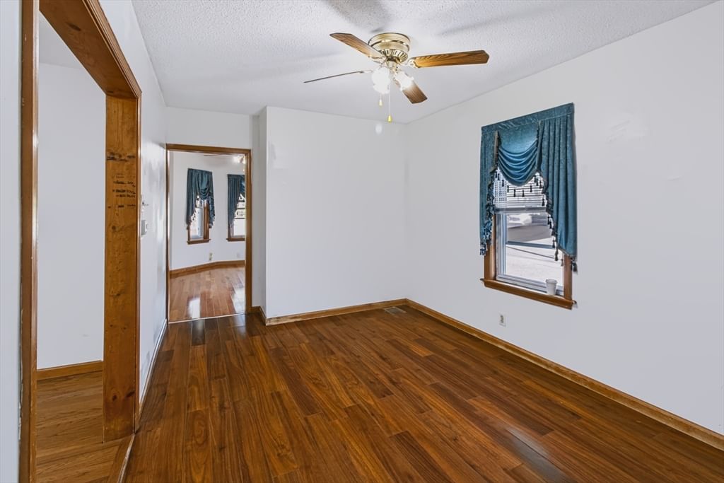 112 Quebec St Lowell — Photo 4 of 23