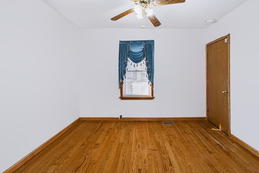 112 Quebec St Lowell — Photo 7 of 23