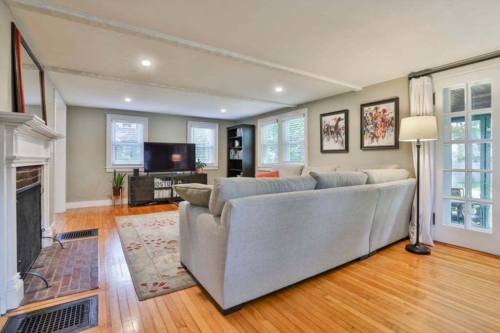 381 Willow St Mansfield — Photo 8 of 36