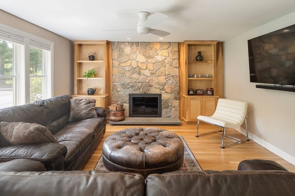 64 Chestnut St Foxboro — Photo 10 of 29