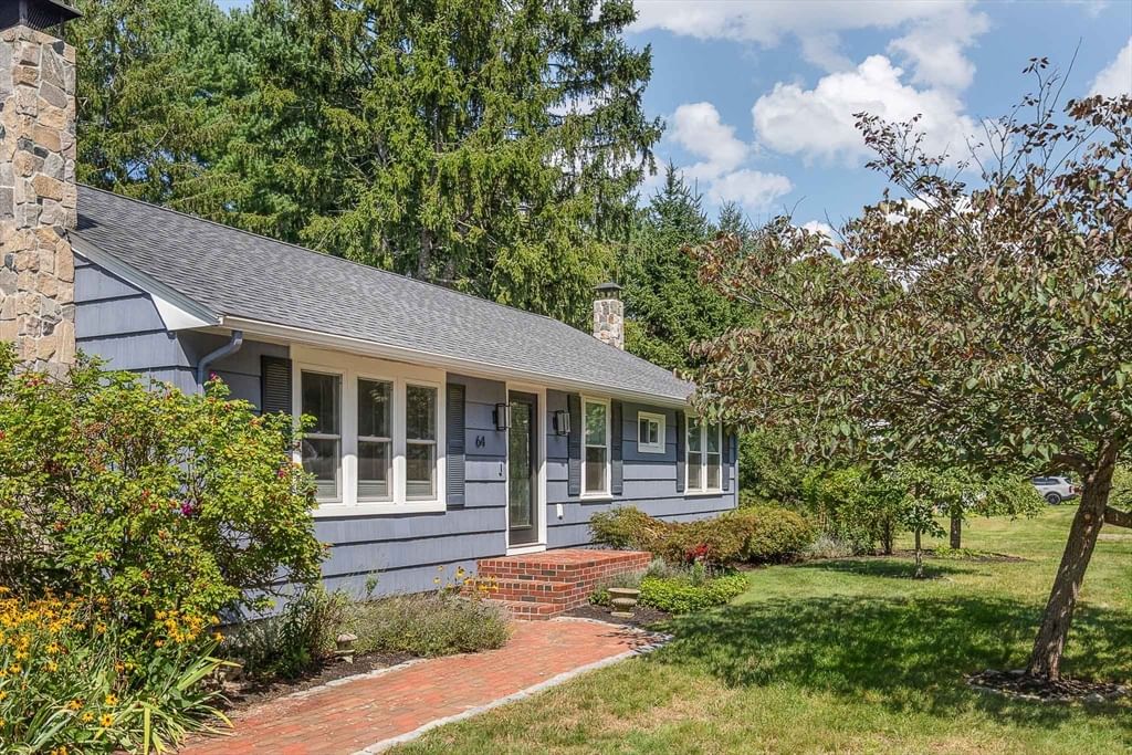 64 Chestnut St Foxboro — Photo 3 of 29